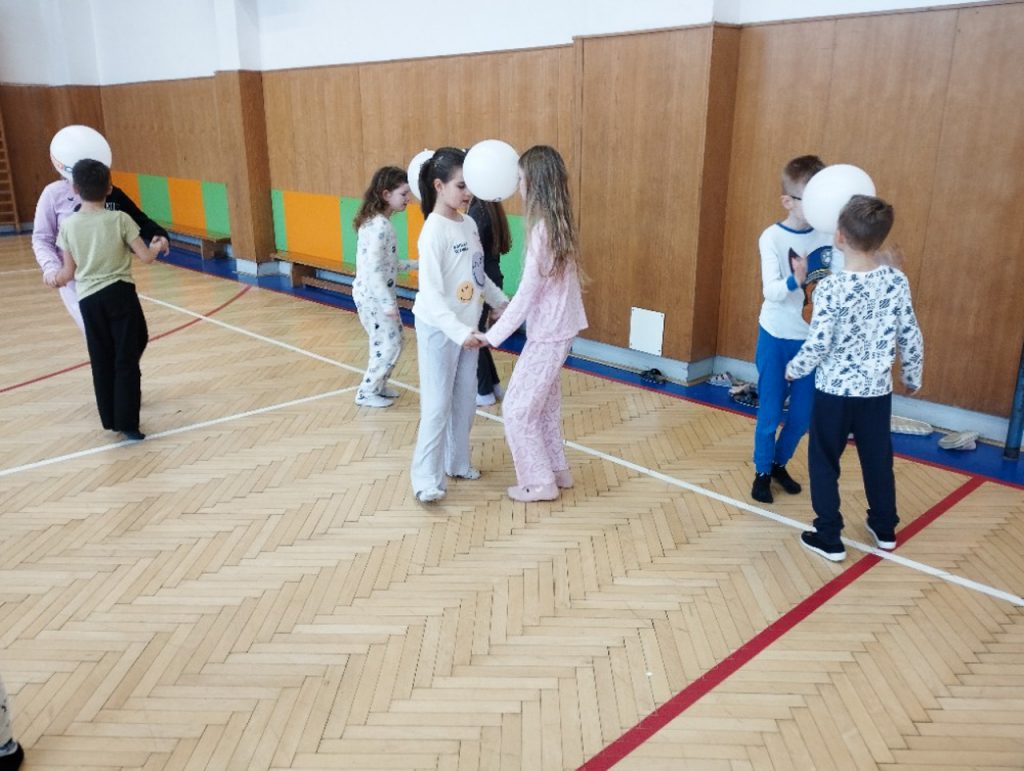 Pyžavý bál-5