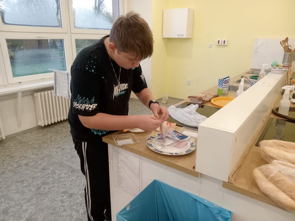 Tajemná noc ve škole-30