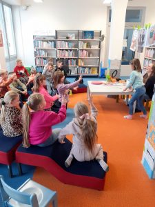 Beseda v knihovně-2